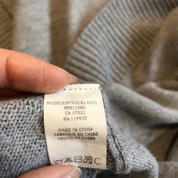 💚4 for $30💚 LIKE NEW! Jean Machine Gray Lightweight Sweater - Picture 8 of 9